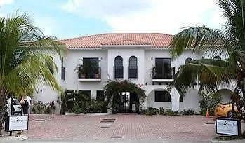 Hotel Turtle Nest Inn & Condos Bodden Town