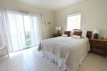 Turtle Nest Inn & Condos Bodden Town